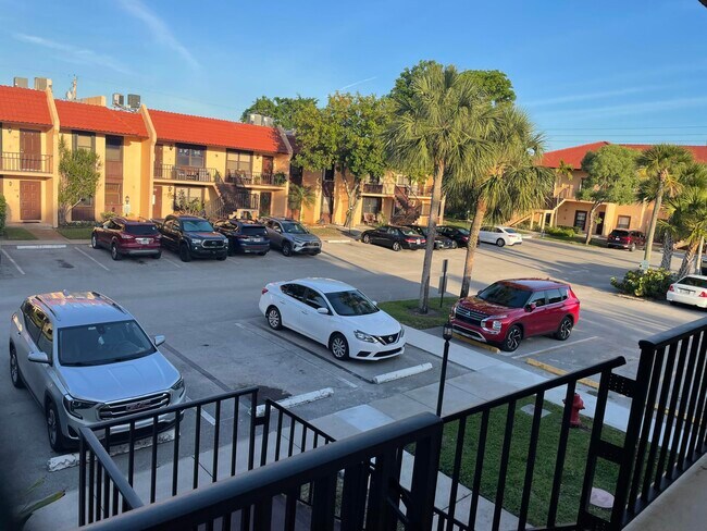 Primary Photo - 5975 Forest Hill Blvd