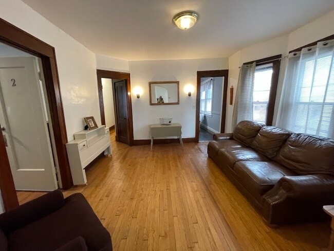 Building Photo - 916 Ackerman Ave