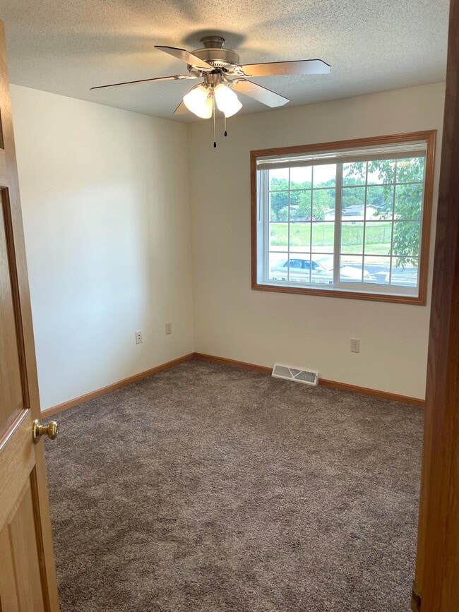 Building Photo - 1900 Crooked Ave