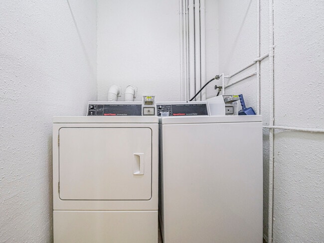 Building Photo - 5400 Jimmy Buffett Mem Hwy