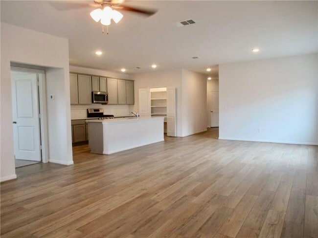 Building Photo - 1232 Whippletree Trl
