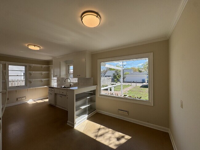 Building Photo - Charming 3-Bed Oasis with Fireplace & Finished Basement in Richfield!