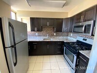 Building Photo - 4722 Chestnut-Unit F