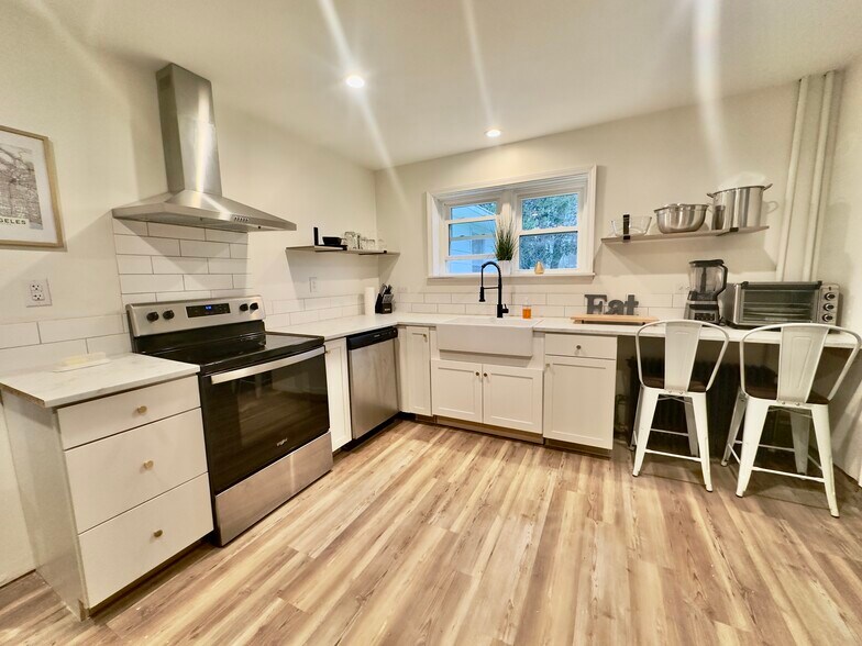Building Photo - 9453 Maynard Dr
