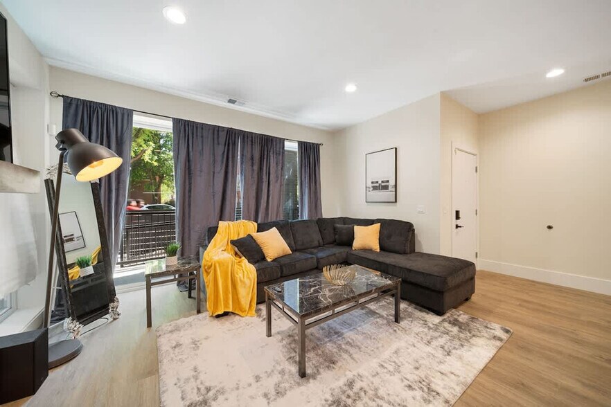 Building Photo - 2110 W Washington Blvd