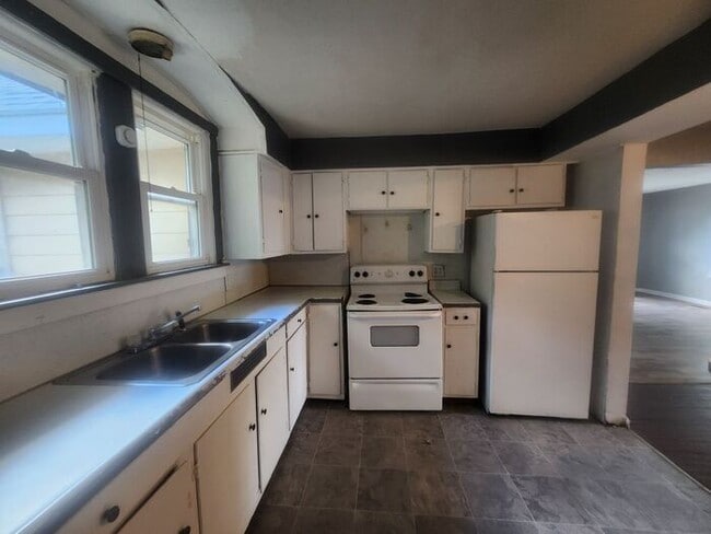 Building Photo - 2 Bedroom 1 Bath on the Northside