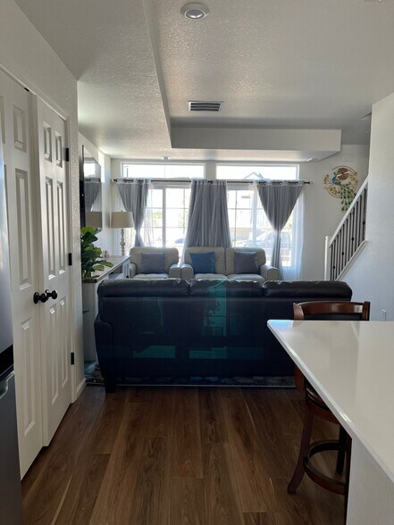 Building Photo - 3960 N Quatar Ct