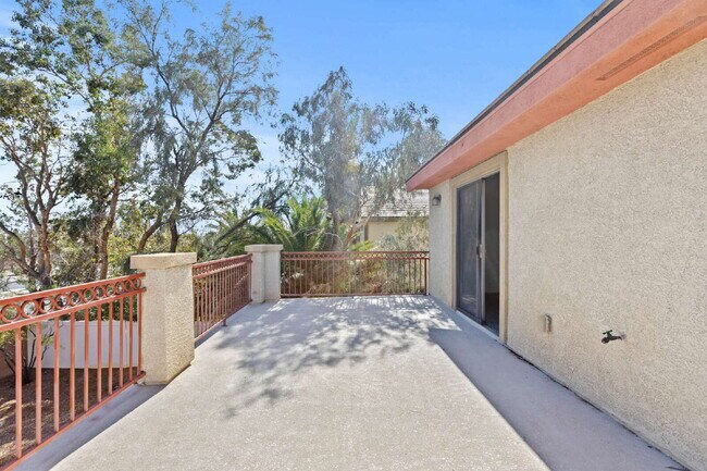 Building Photo - "Spacious 3-Bedroom Oasis with 2.5 Baths on Grandmother Hat Street, North Las Vegas!"