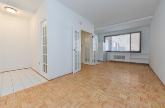 Building Photo - Spacious & Bright Junior 1 Bedroom at River Place East