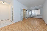 Building Photo - Spacious & Bright Junior 1 Bedroom at River Place East