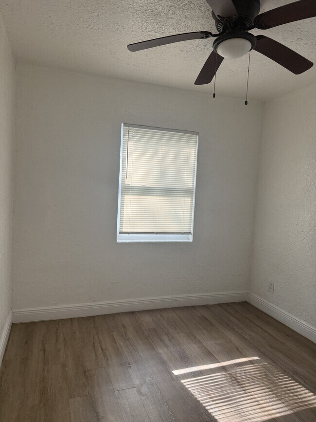 Building Photo - 1154 W 22nd St