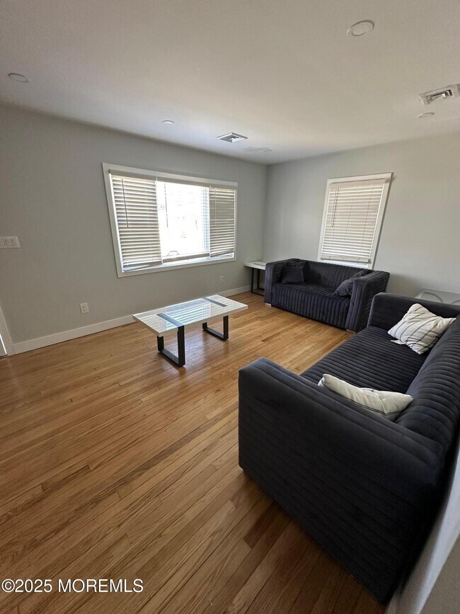 Building Photo - 10 Cambell Ct