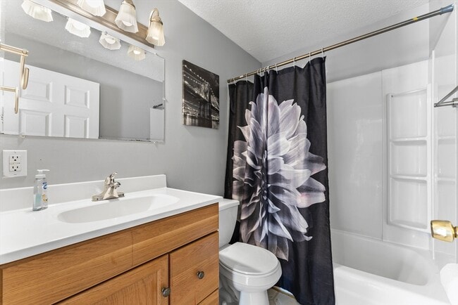 Building Photo - 82 Boylston Ln