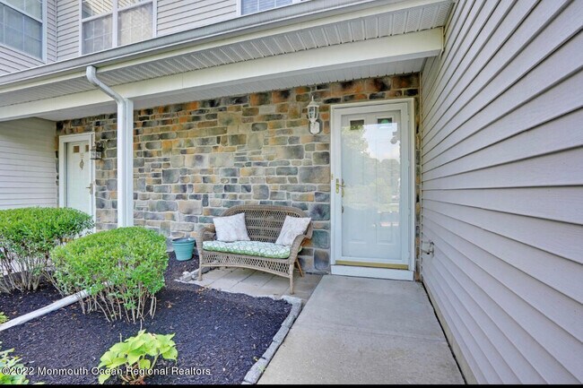 Building Photo - 17 Nutmeg Ct