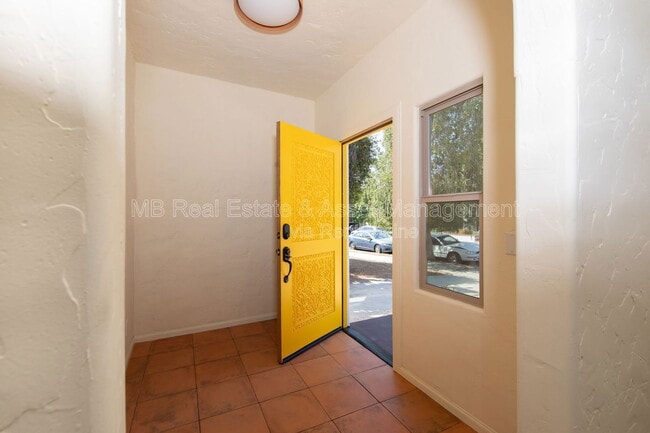 Building Photo - 1260 Ridgeley Dr