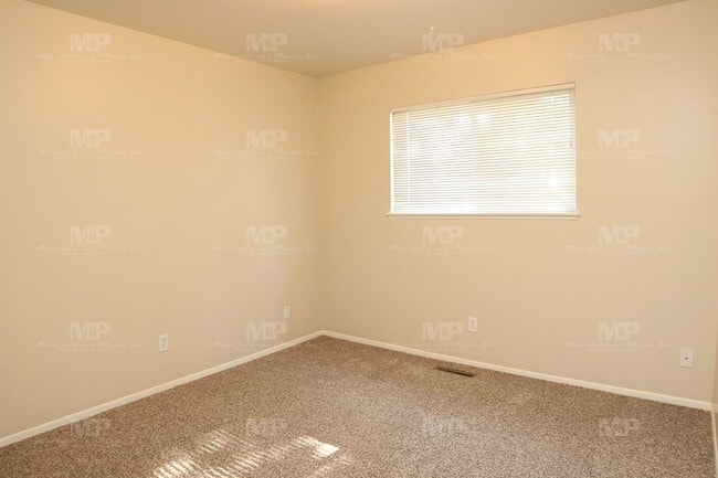 Building Photo - 1618 Edora Rd