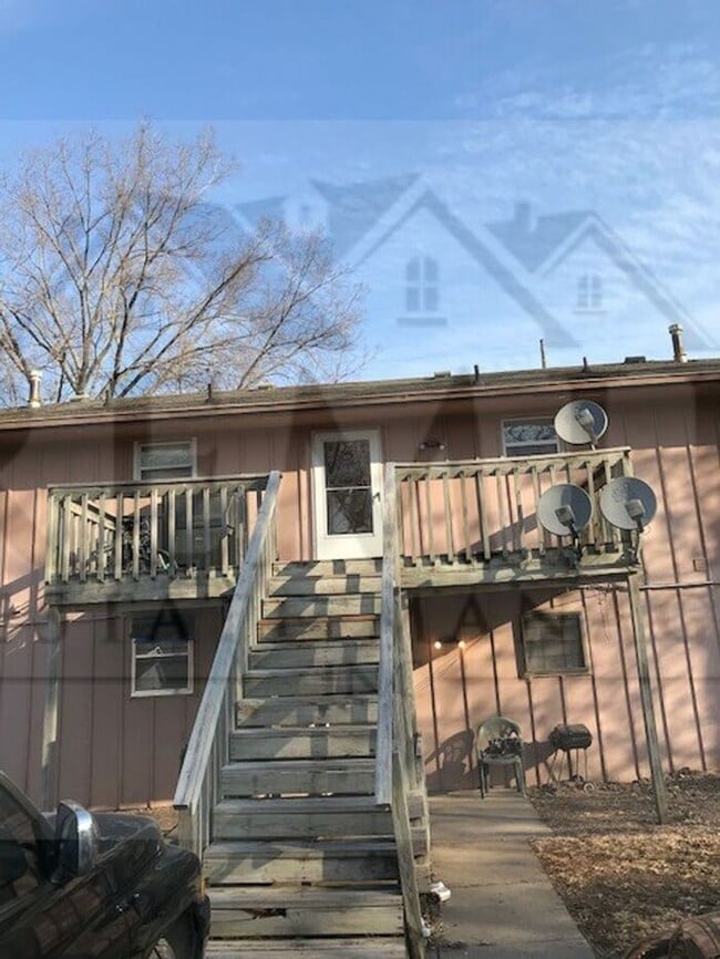 Building Photo - 240 W Kump Ave