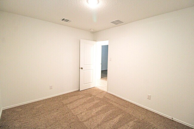 Building Photo - 3642 Millbrook Wy