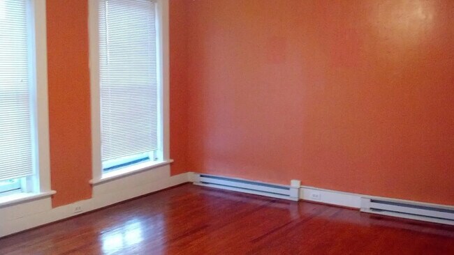 Building Photo - 105-4 E Main St