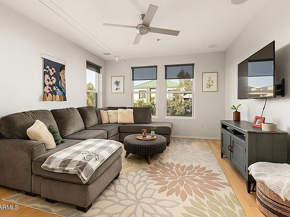 Building Photo - 706 E Washington St