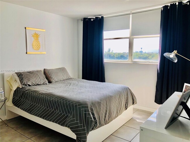 Building Photo - 650 NE 64th St