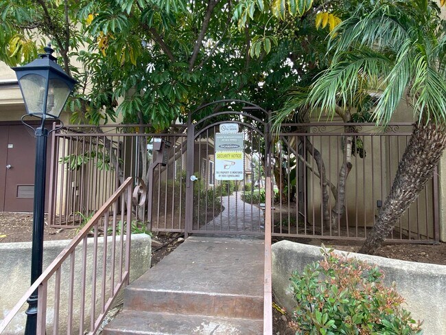 Building Photo - 792 Avocado Ave