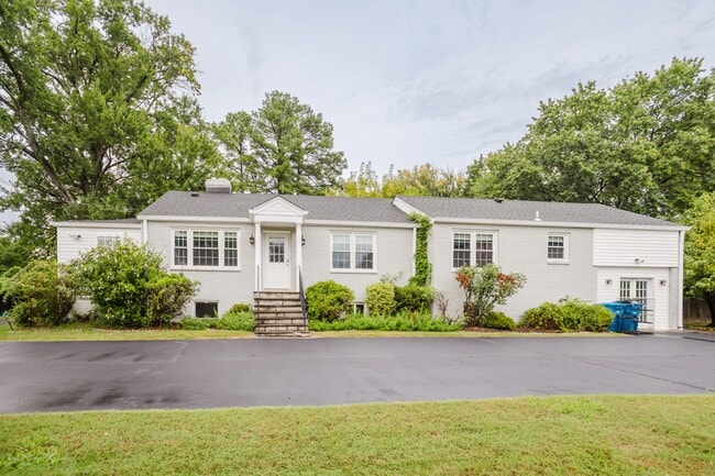 Building Photo - 2177 Chain Bridge Rd