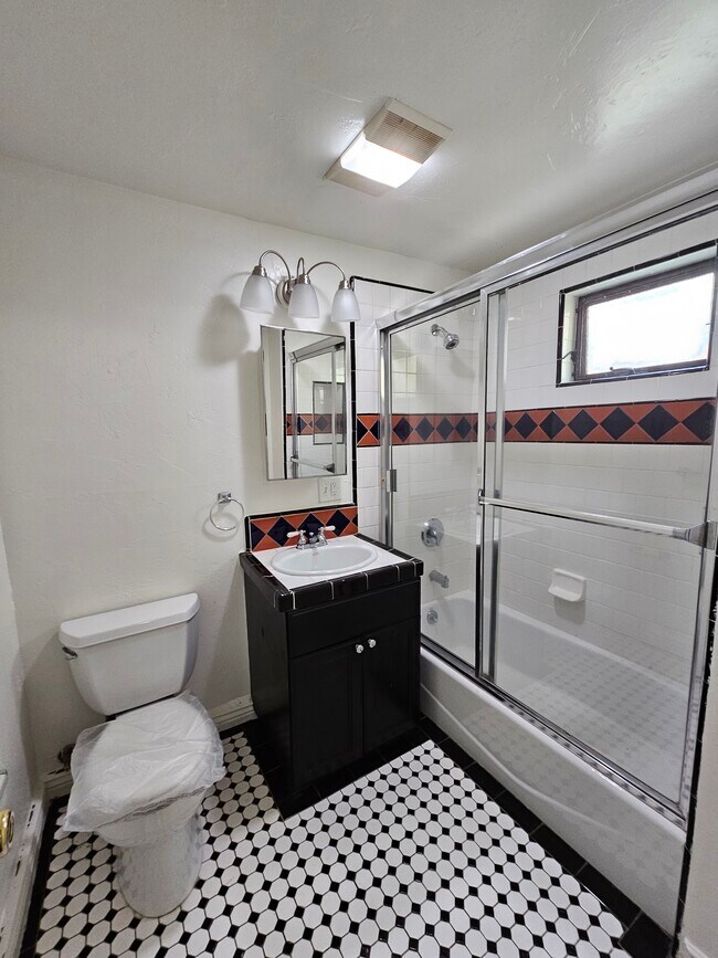 Building Photo - Trojandale Apartments