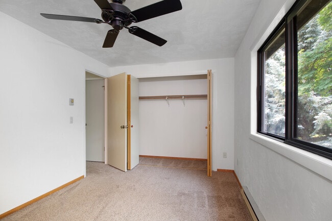 Building Photo - 850 Shenandoah Dr