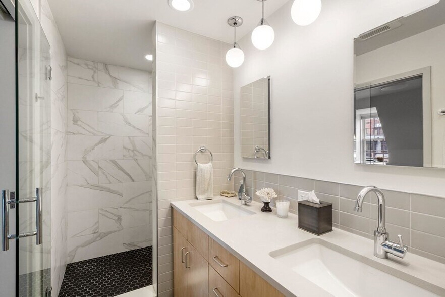 Building Photo - 163 Newbury St