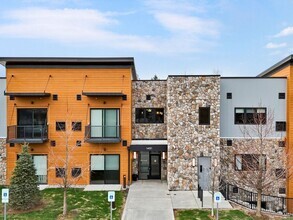Building Photo - 1401 S Rochester Rd