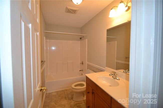 Building Photo - 1212 Beechwood Dr