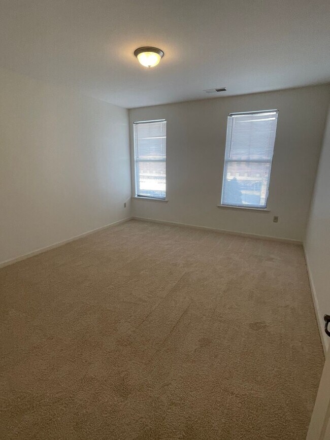 Building Photo - 2BD/2BA Condo located Downtown!