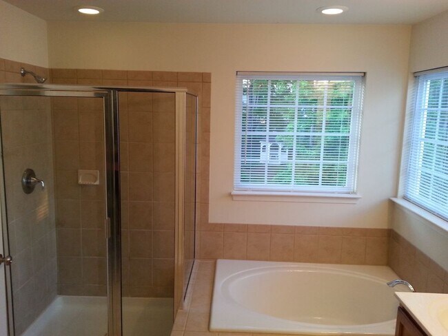Building Photo - 7300 Willow Crossing Ter