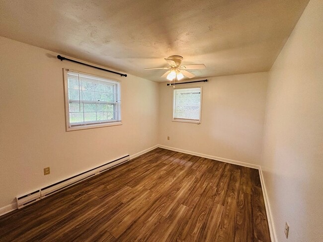 Building Photo - 1605 Lark Ln