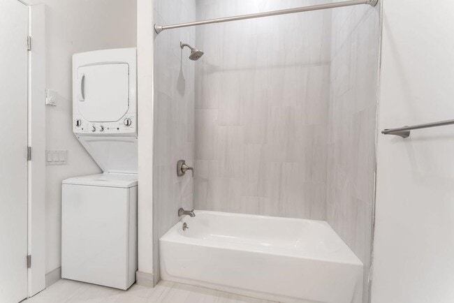 Building Photo - 306 Varick St