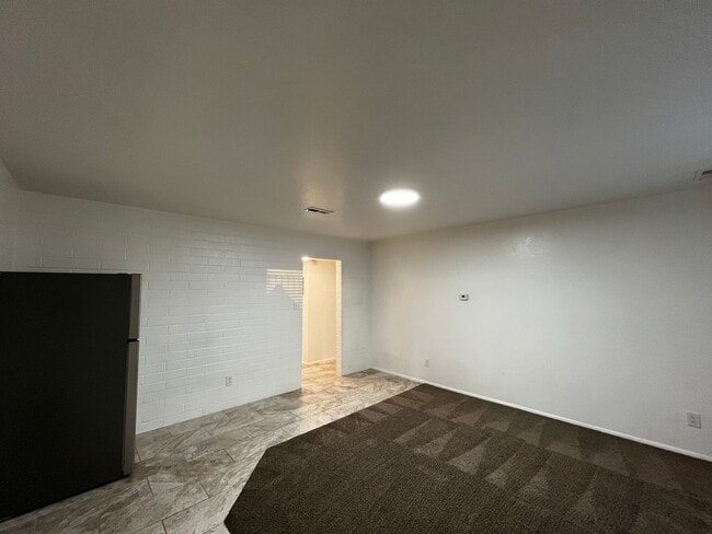 Building Photo - 265 E 200 N