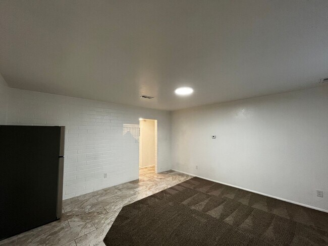 Building Photo - RENT DISCOUNTED $100/mo August-December. $...