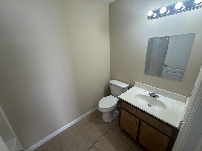 Building Photo - 814 Sevier St