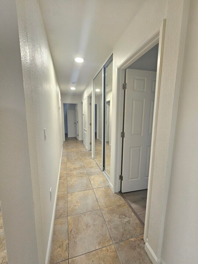 Building Photo - 2253 Hamlin Dr