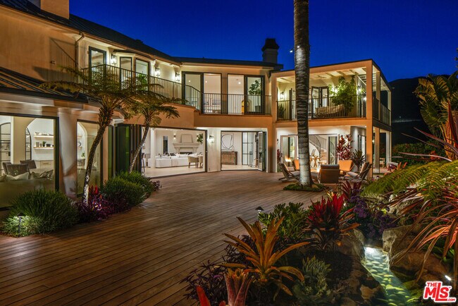 Building Photo - 5868 Zumirez Dr