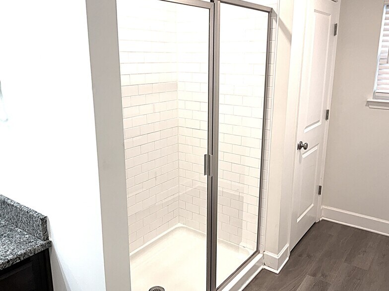 Building Photo - 5702 Lakemont Dr