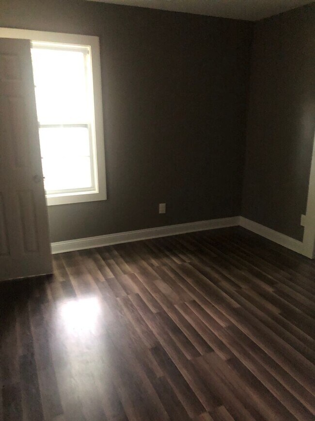 Building Photo - Charming Single Family Home