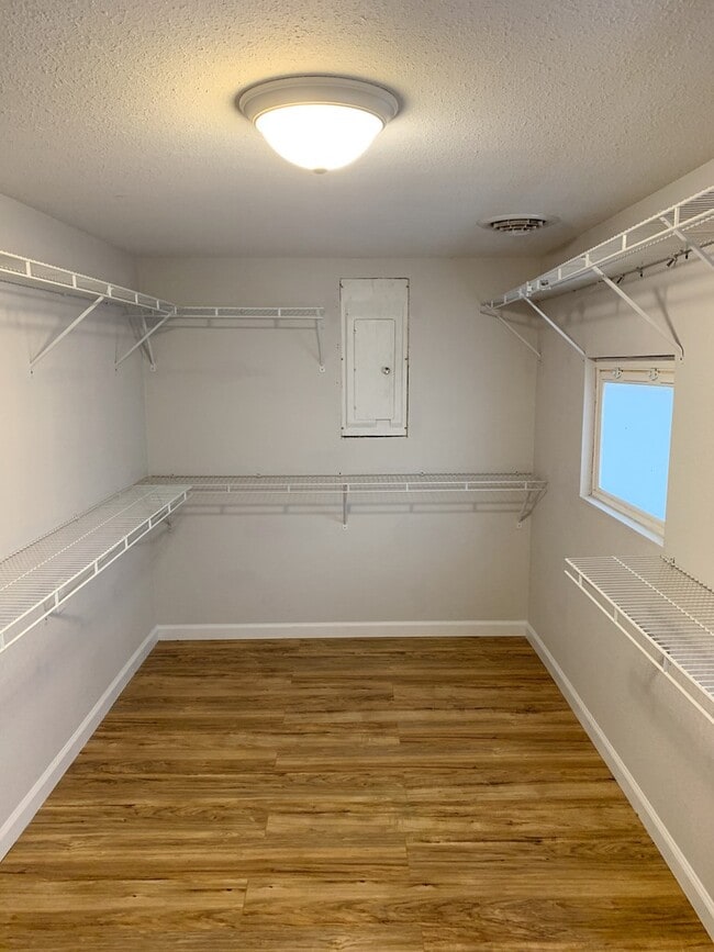 Building Photo - 321 Monroe St