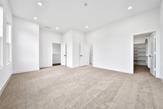 Building Photo - 4124 Buck St