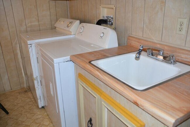 Building Photo - 13969 Rapture Rd