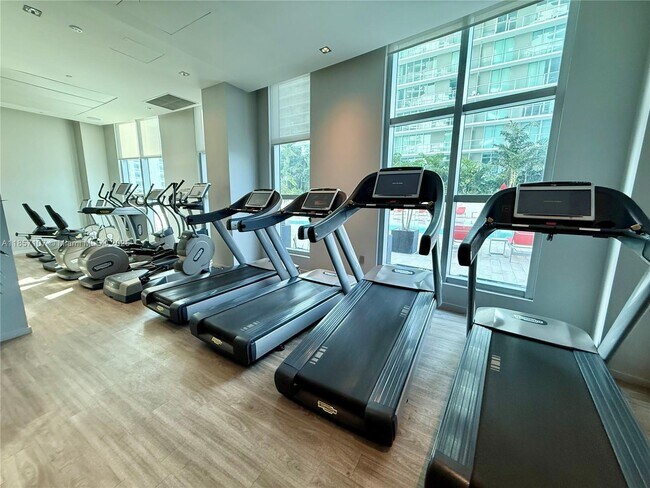 Building Photo - 1100S S Miami Ave