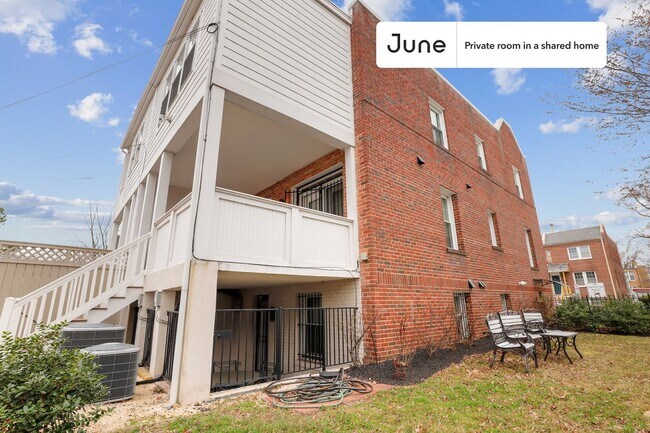 Building Photo - Room in Shared 3 bed/3 bath home