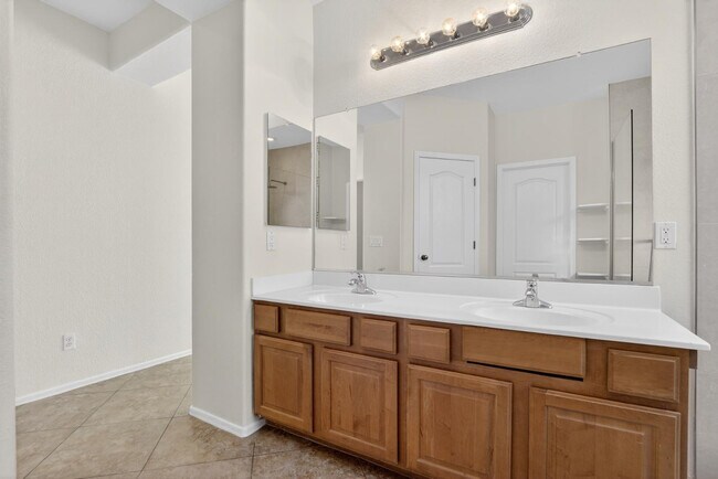 Building Photo - 18711 E Raven Dr