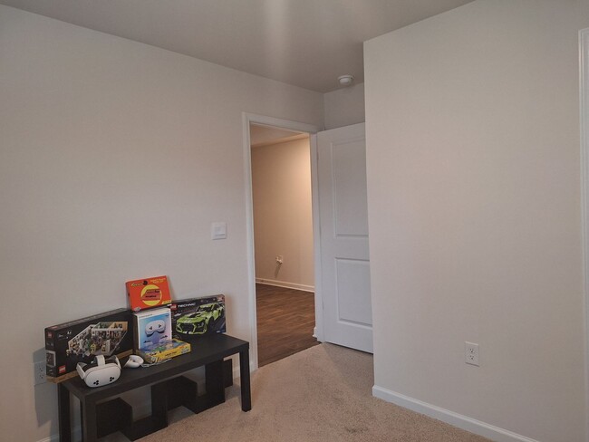 Building Photo - MOVE IN SPECIAL - Spacious Four Bedroom Ho...